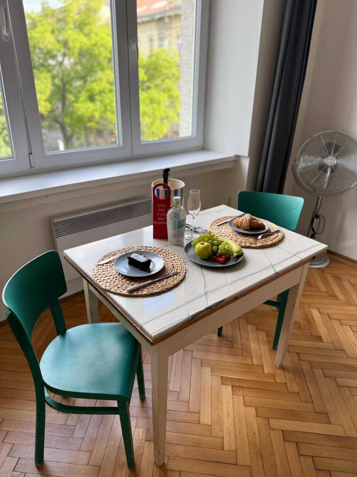 Elegant For Short * Bratislava